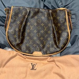 Authentic Louis Vuitton Crossbody 🤍